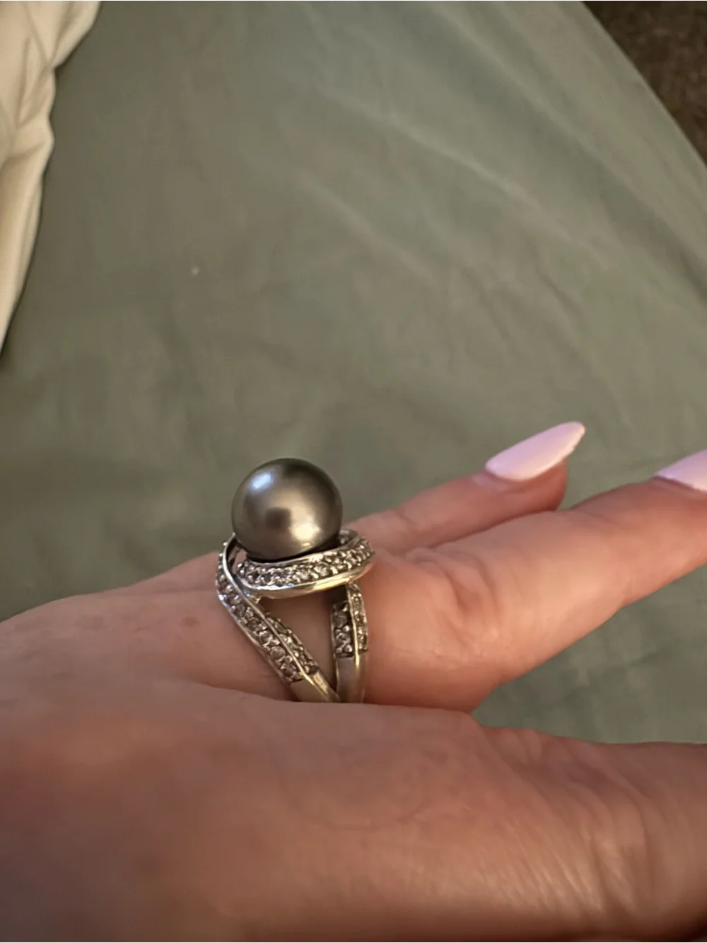 Maui Divers Jewelry inside pictures